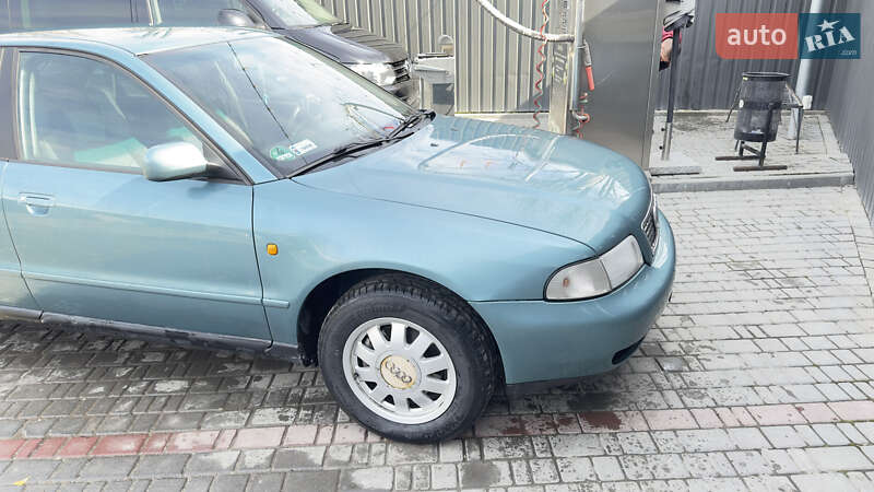 Седан Audi A4 1998 в Кам'янець-Подільському