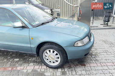 Седан Audi A4 1998 в 