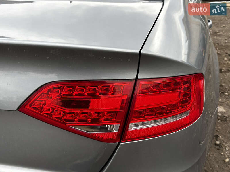 Седан Audi A4 2010 в Стрию