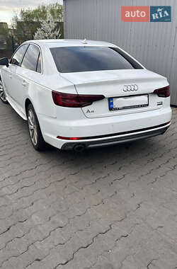 Седан Audi A4 2018 в Мукачево