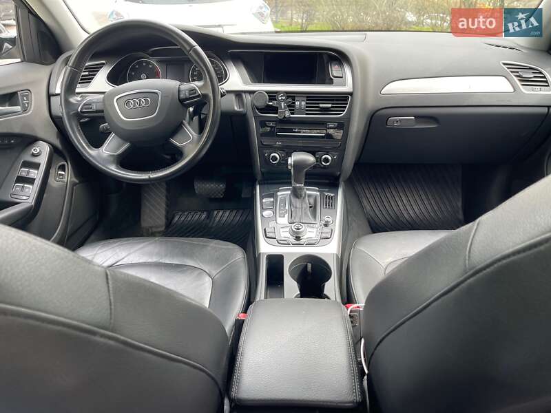 Седан Audi A4 2014 в Ровно