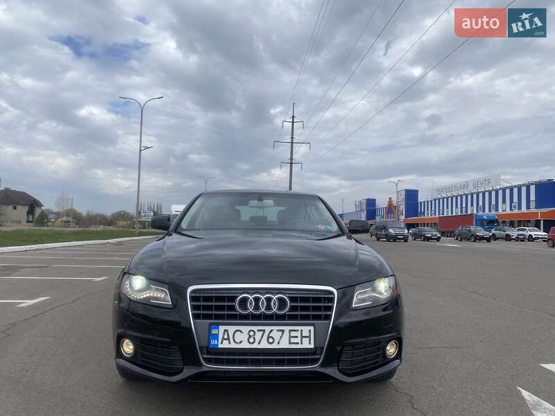 Седан Audi A4 2012 в Луцке