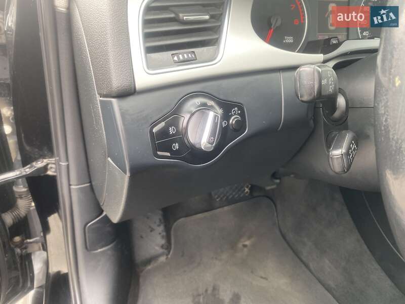 Седан Audi A4 2012 в Луцке