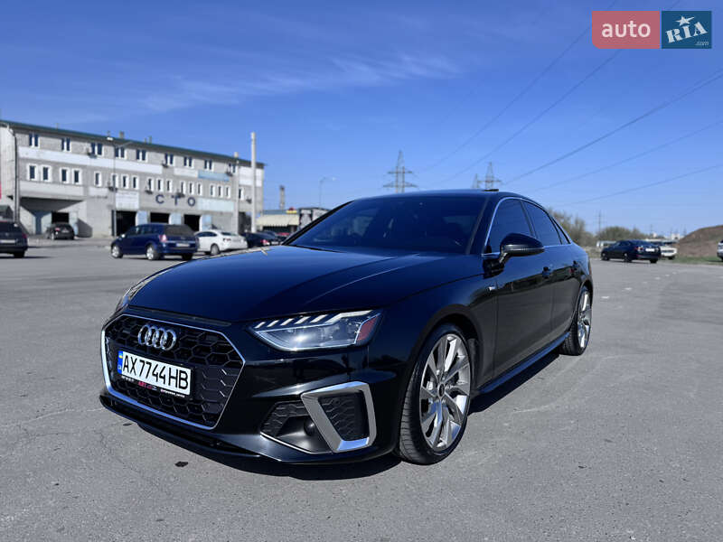 Седан Audi A4 2021 в 