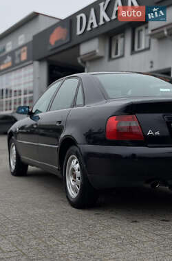 Седан Audi A4 2000 в 
