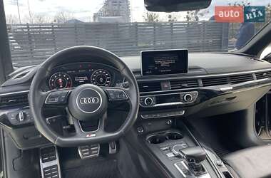 Седан Audi A4 2018 в 