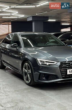 Седан Audi A4 2019 в 