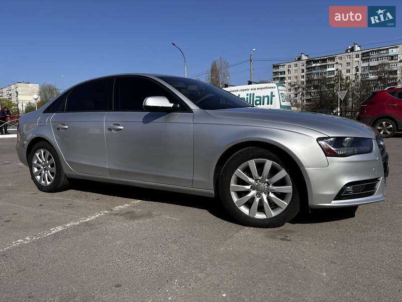 Седан Audi A4 2014 в Харькове