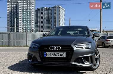 Седан Audi A4 2018 в 