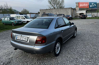 Седан Audi A4 1995 в 