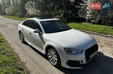 Седан Audi A4 2018 в 