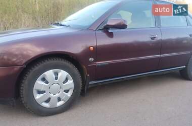 Седан Audi A4 1995 в 