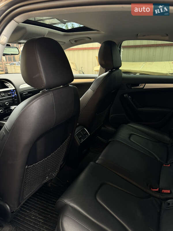 Седан Audi A4 2015 в Львове
