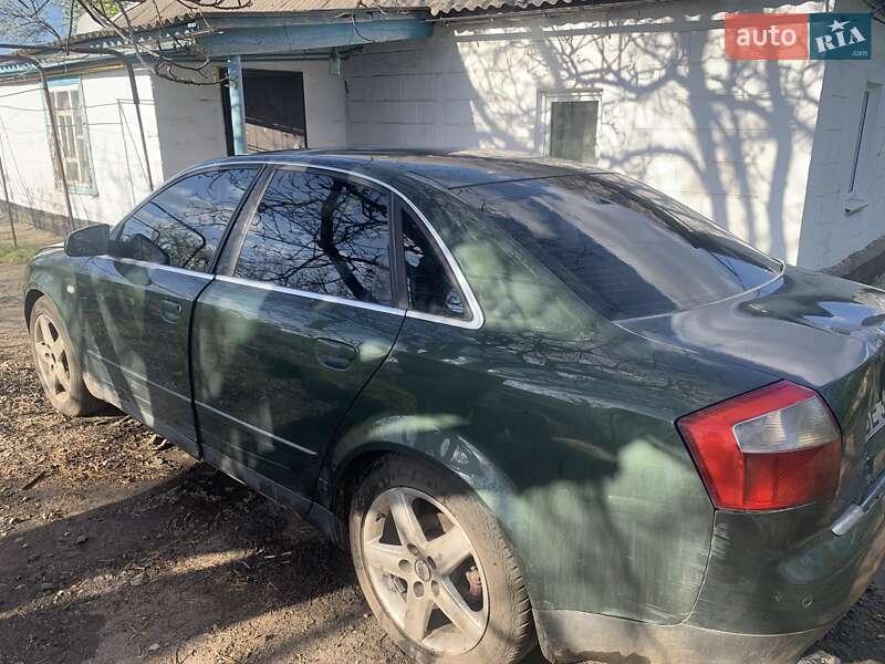 Седан Audi A4 2004 в 