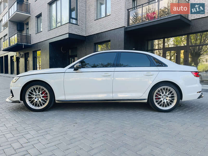 Седан Audi A4 2016 в Львове