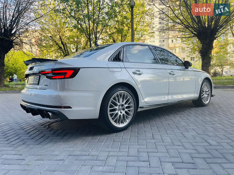 Седан Audi A4 2016 в Львове