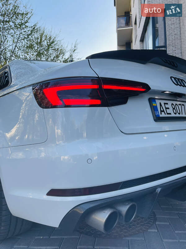 Седан Audi A4 2016 в Львове