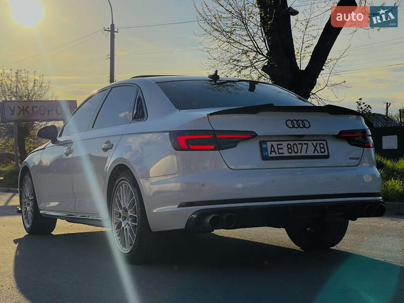 Седан Audi A4 2016 в Львове