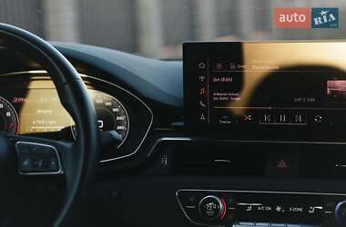 Седан Audi A4 2022 в 