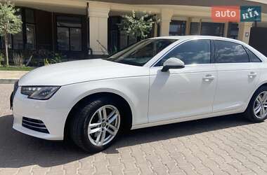 Седан Audi A4 2015 в 