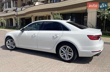 Седан Audi A4 2015 в 