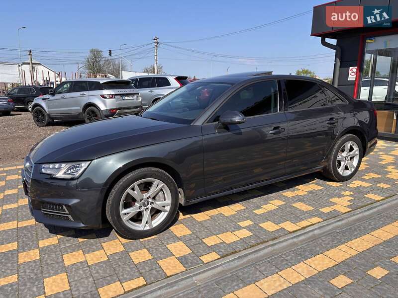 Седан Audi A4 2018 в Львове