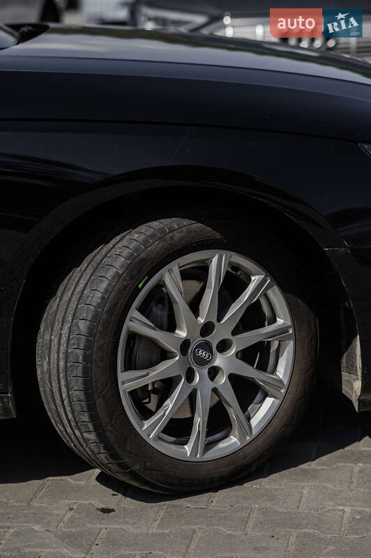 Седан Audi A4 2019 в Львове