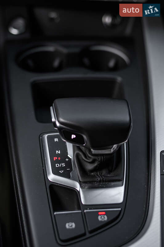 Седан Audi A4 2019 в Львове
