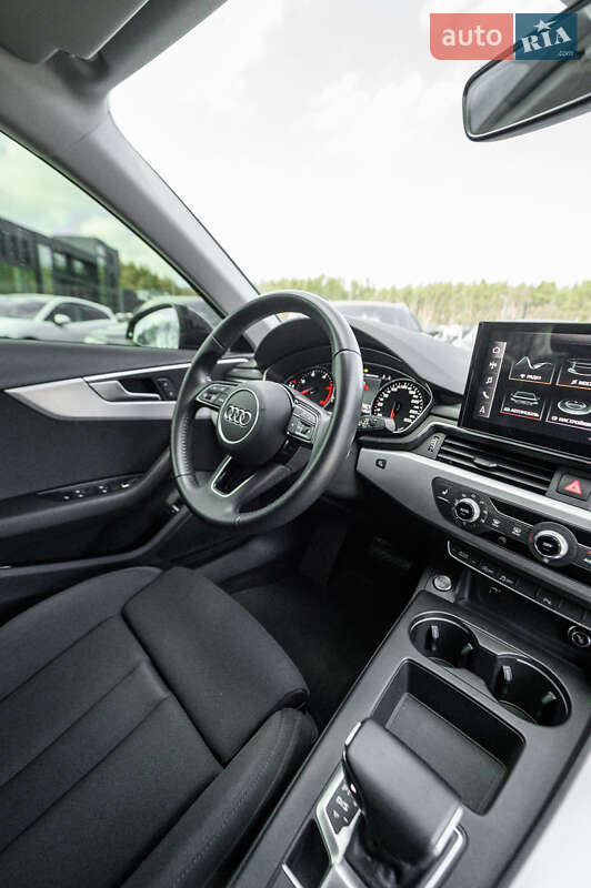 Седан Audi A4 2019 в Львове