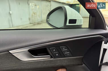 Седан Audi A4 2019 в 