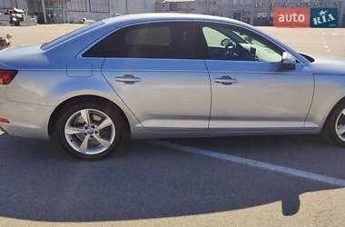 Седан Audi A4 2018 в 