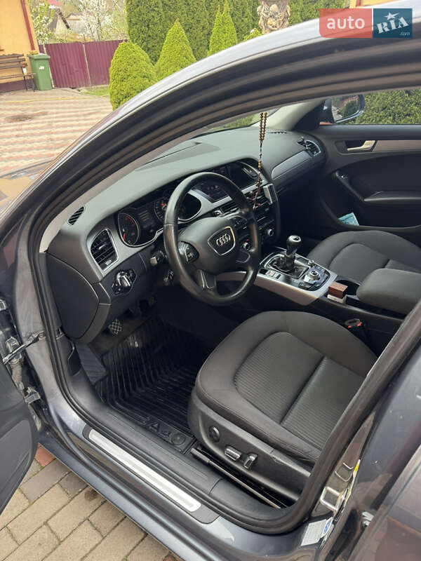 Седан Audi A4 2012 в Горохові