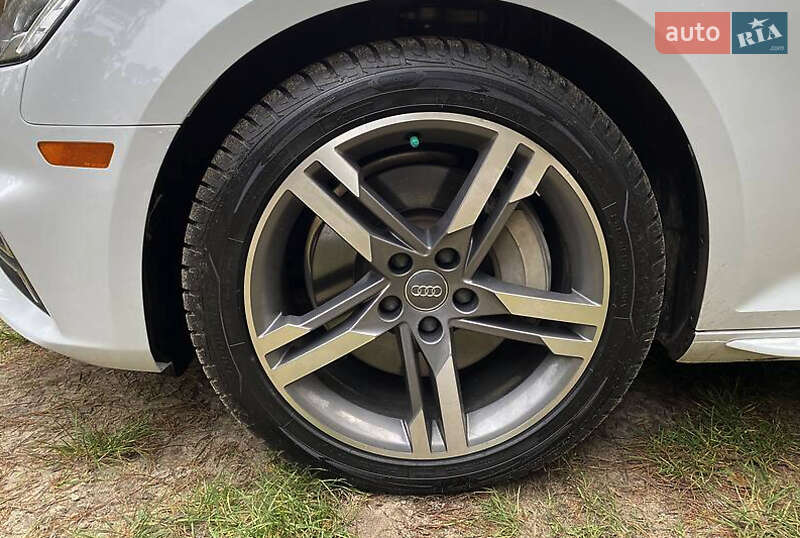 Седан Audi A4 2017 в Ровно