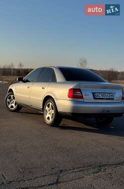 Седан Audi A4 2000 в 