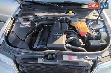 Седан Audi A4 2000 в 