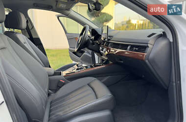 Седан Audi A4 2020 в 