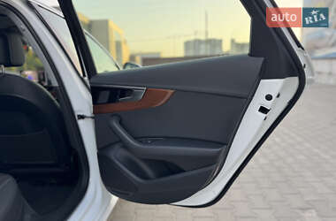 Седан Audi A4 2020 в 