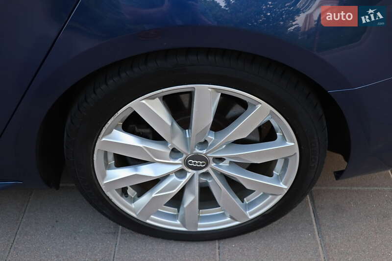 Седан Audi A4 2017 в Кременчуге