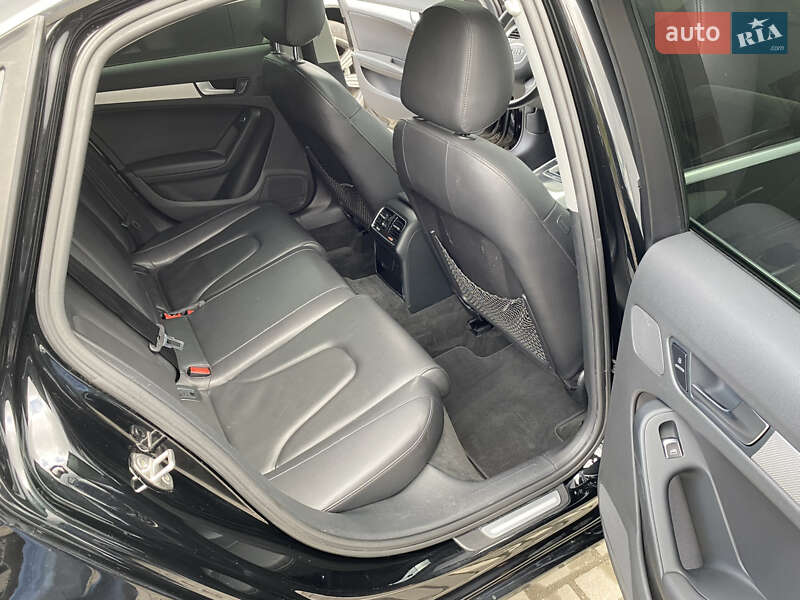 Седан Audi A4 2012 в Виннице