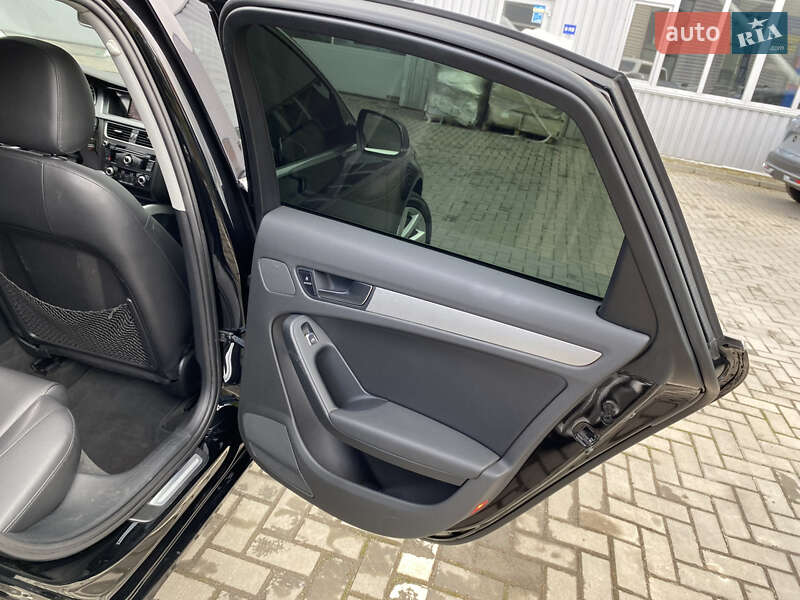 Седан Audi A4 2012 в Виннице