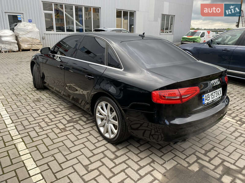 Седан Audi A4 2012 в Виннице