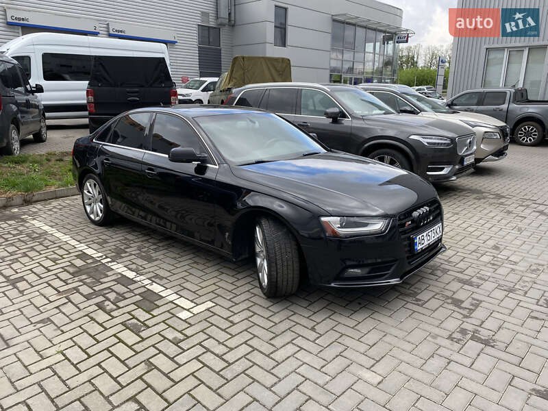 Седан Audi A4 2012 в Виннице