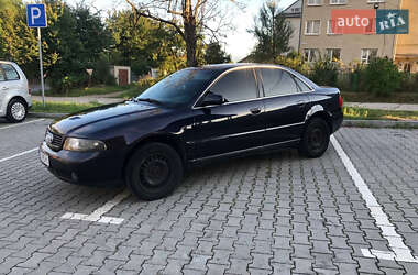 Седан Audi A4 2000 в 