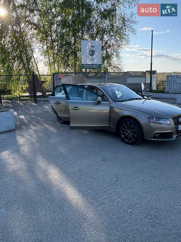 Седан Audi A4 2010 в Киеве