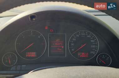 Седан Audi A4 2001 в 