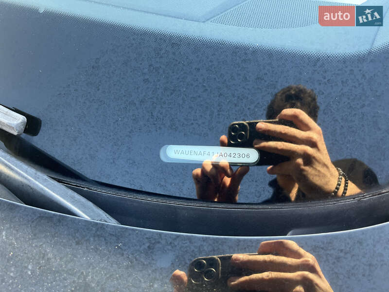 Седан Audi A4 2017 в Ивано-Франковске