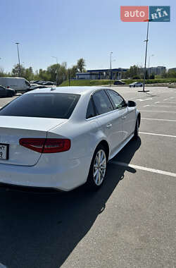 Седан Audi A4 2014 в 