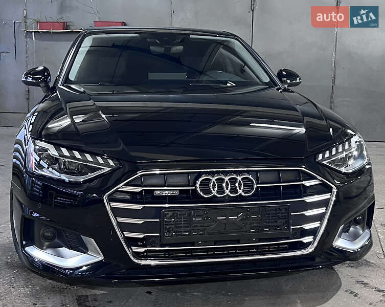 Седан Audi A4 2022 в 