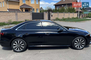 Седан Audi A4 2022 в 