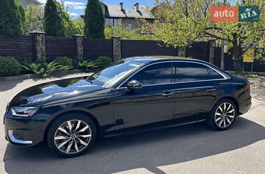Седан Audi A4 2022 в 